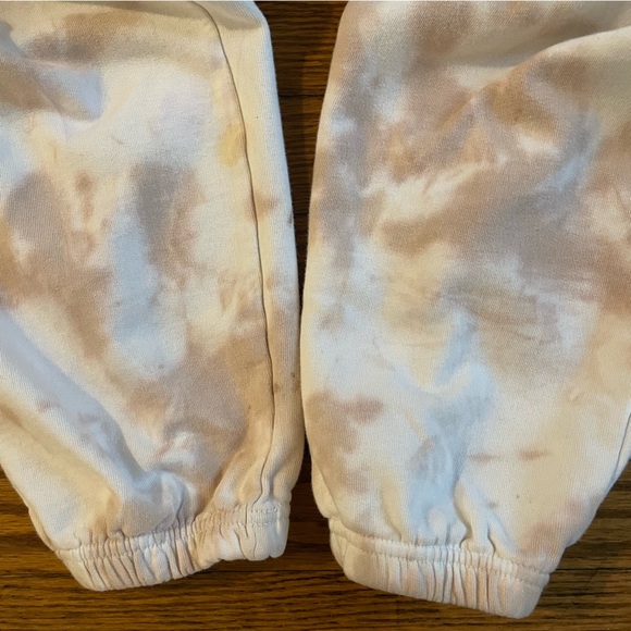 Missguided Playboy Tie-Dye Joggers in White and Tan - Picture 4 of 10